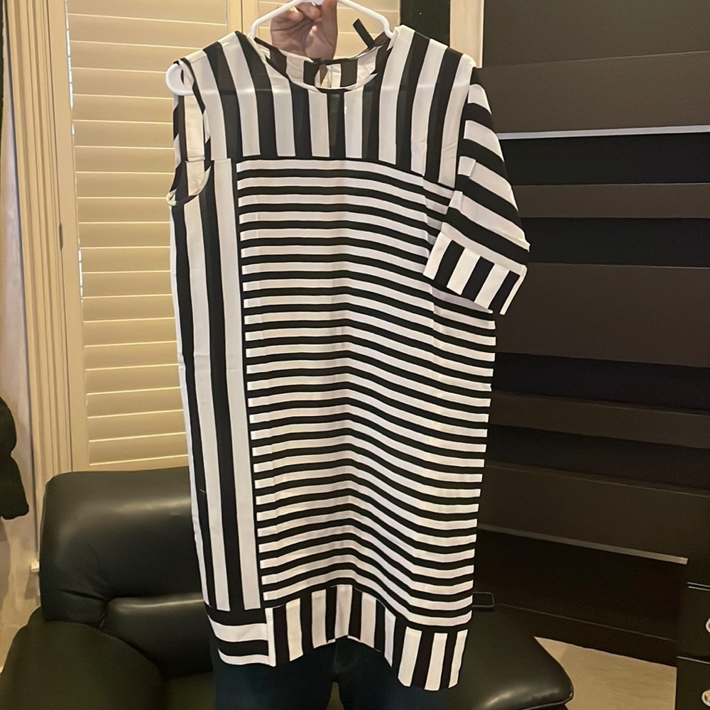 BCBG Single Sleeve Blk/White Striped top